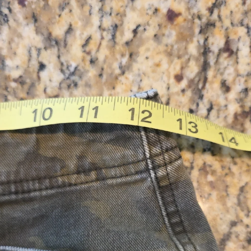 Free People We The Free Commander Camo Denim High Rise Raw Hem Shorts Size 25 - Picture 12 of 13